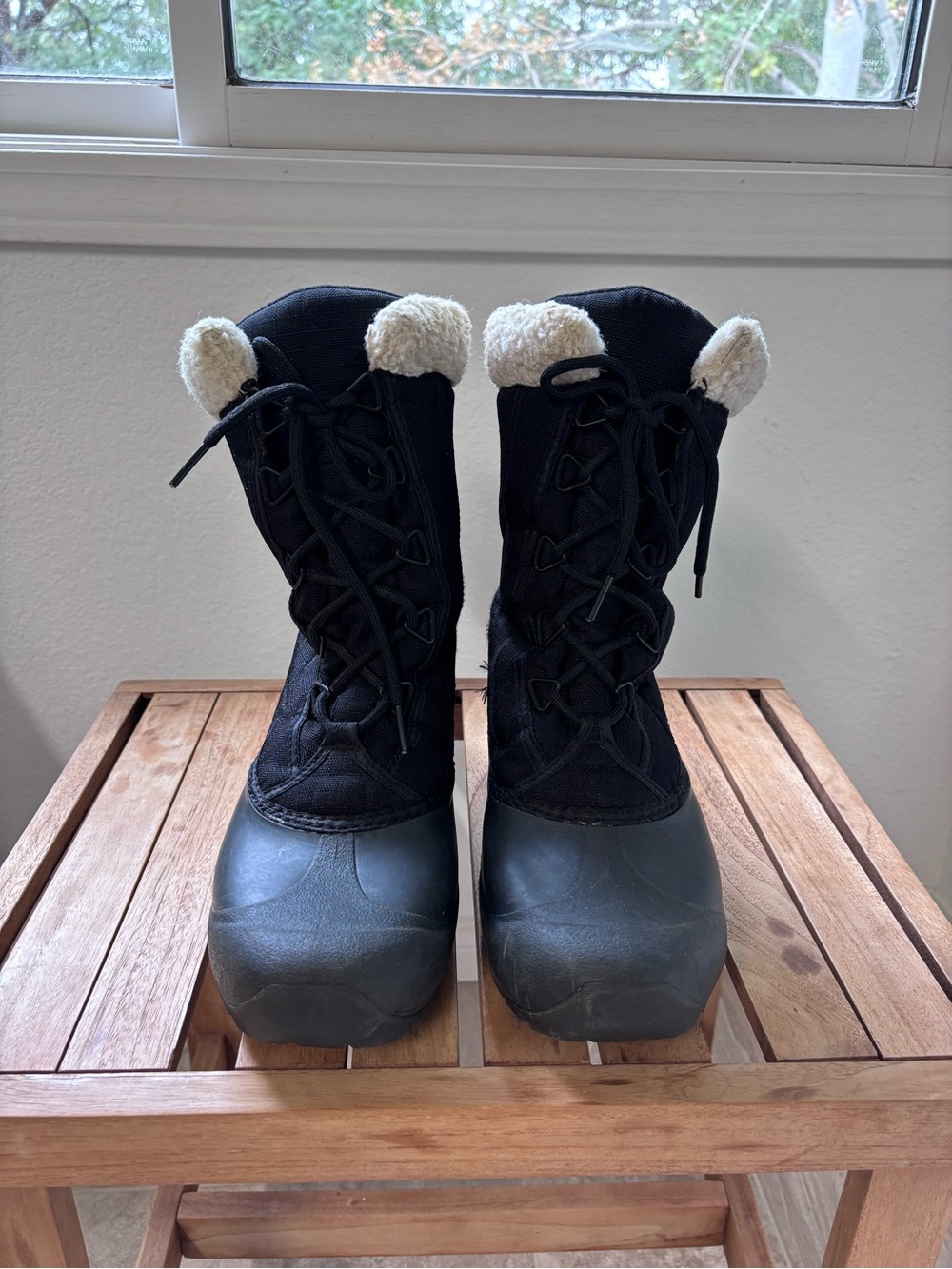 Sorel Black Winter Lace-Up Boots with Cream Fur Collar